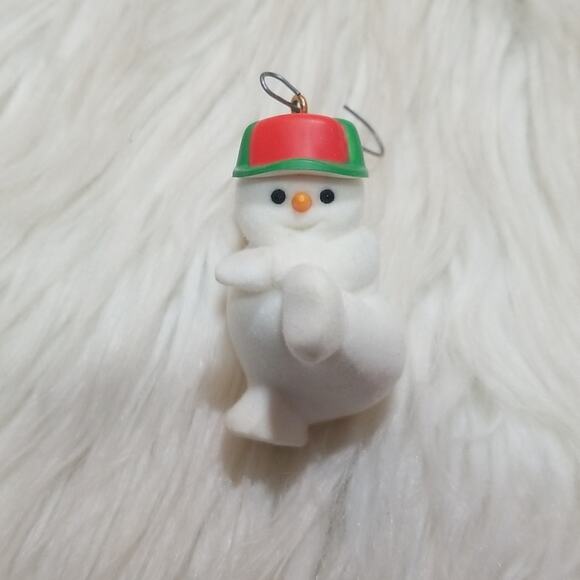 Vintage Hallmark Keepsake Ornament Snow-pitching Snowman 1985 - Picture 4 of 5